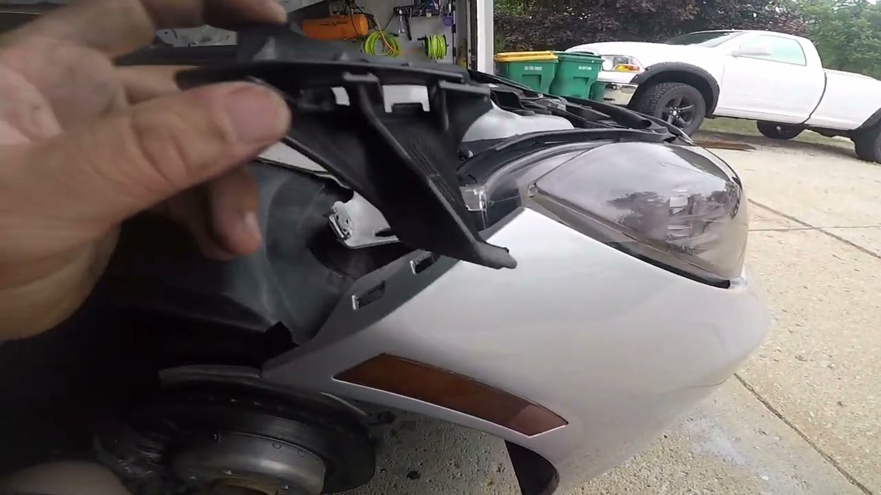 how to front right bumper mount BMW Z4.