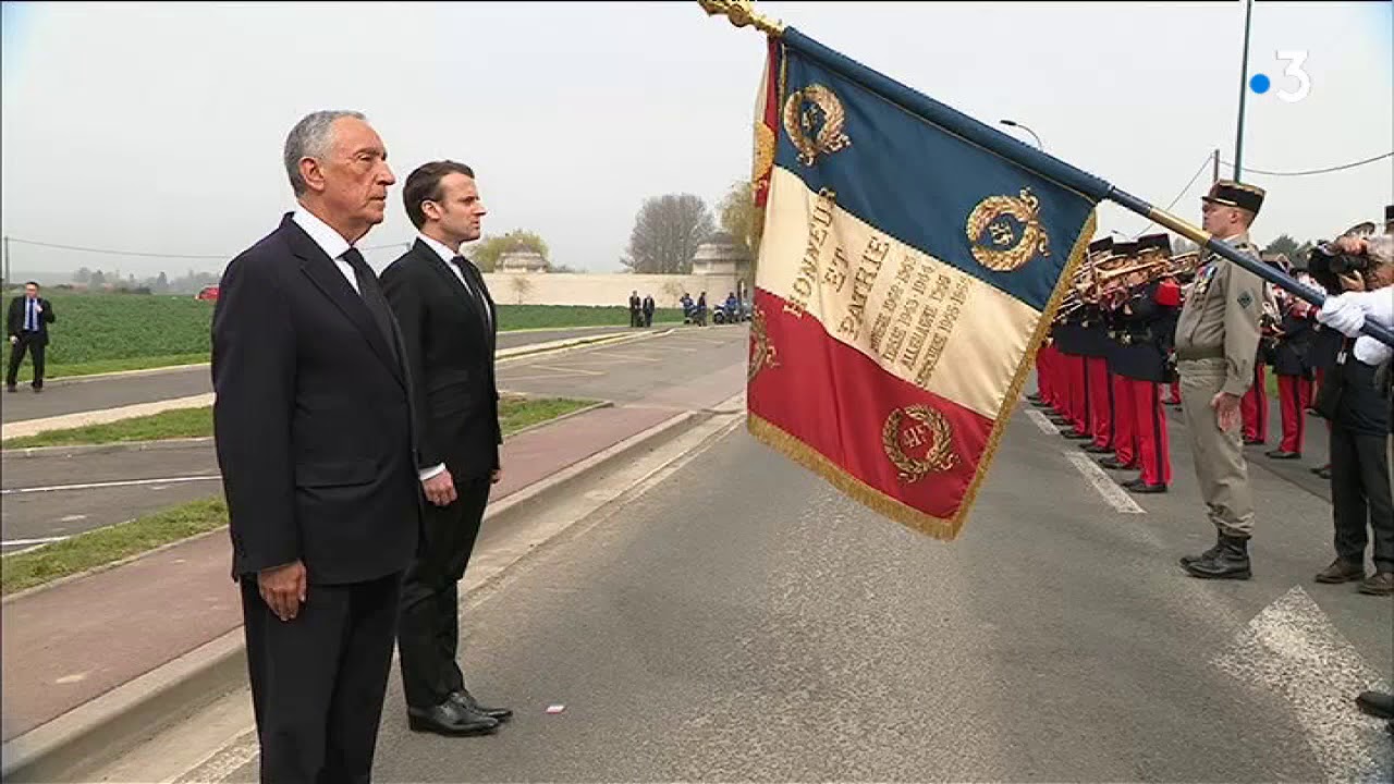 Cérémonie de Richebourg : arrivée des Présidents et hymnes au drapeau