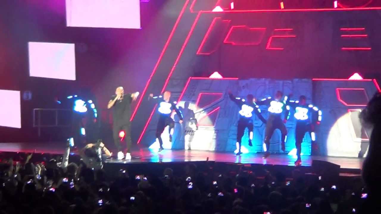 Chris Brown - She Ain't You [Live Concert In Berlin O2 World 22.11.2012] HD
