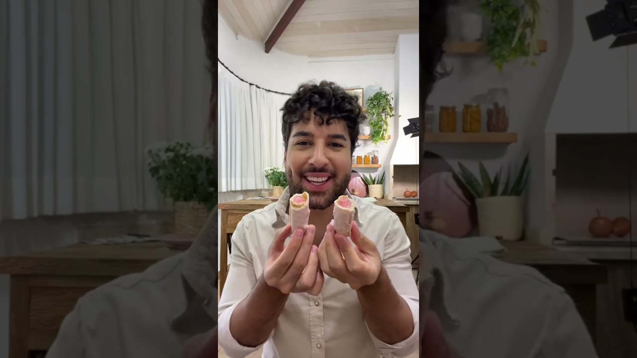 Experimentando canudinho de morango! 