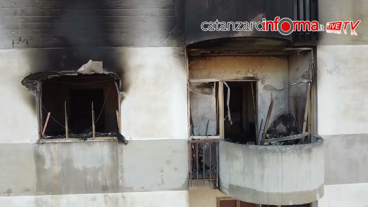 L'incendio in via Caduti 16 marzo