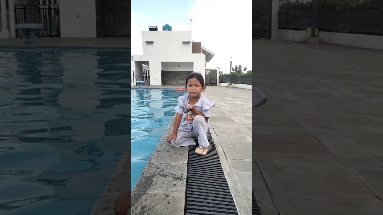 Tiara Bekasi cantik main di kolem Renang Segar city