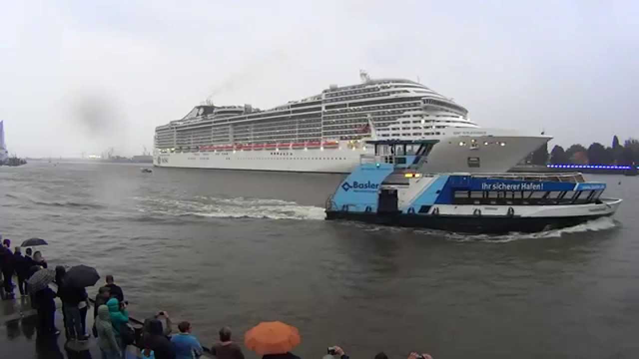 Hamburg Cruise Days 2015 - MSC Splendida plays We Will Rock You and Seven Nation Army on its horn