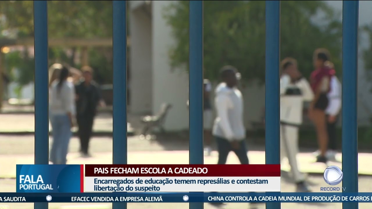 Pais fecham escola a cadeado