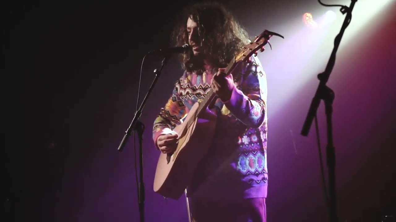 Crywank - The Story of the Lizard and the Sock (Live in London)