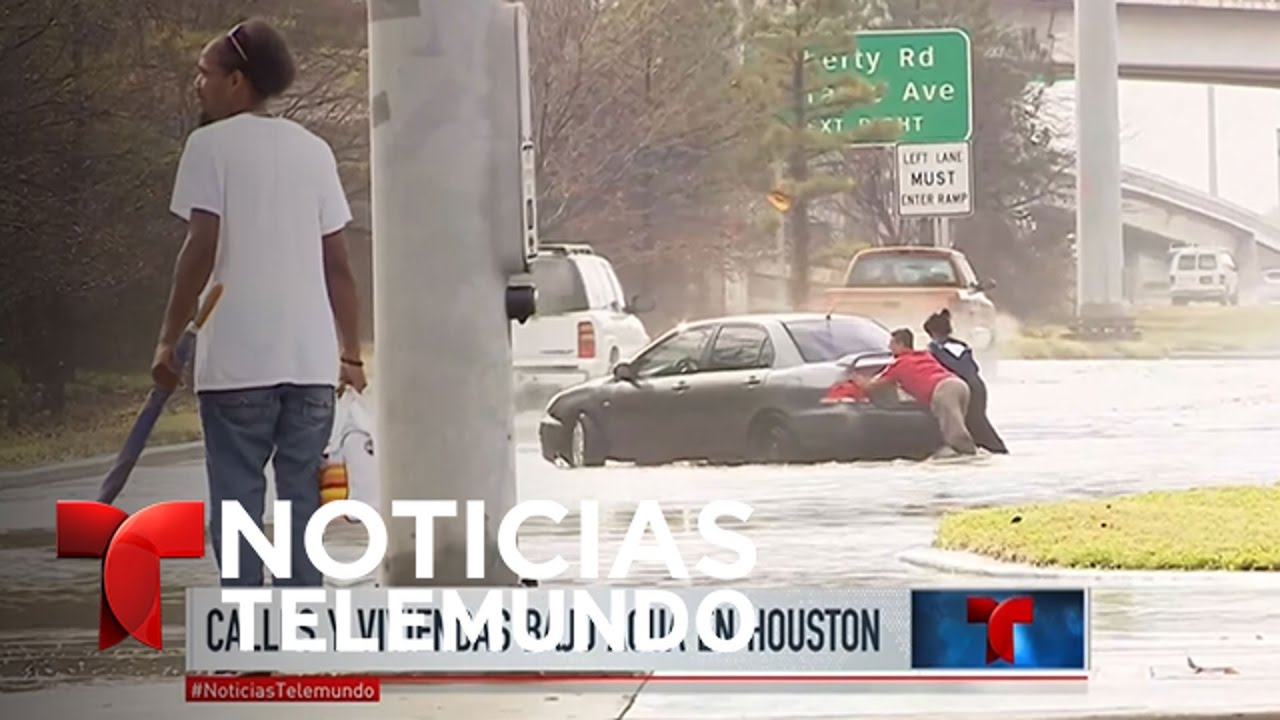 Las inundaciones en Houston causan estragos | Noticiero | Noticias Telemundo