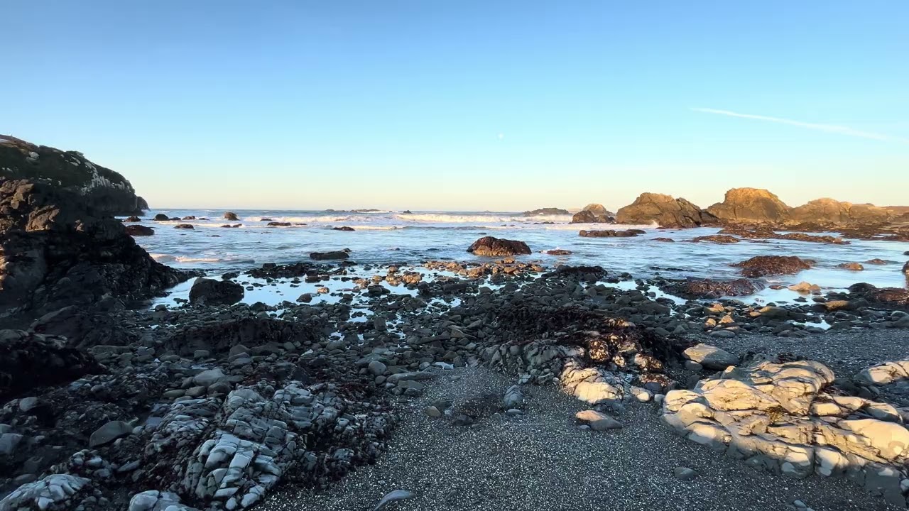 Ocean Waves - Crescent City | Far Horizons Studio