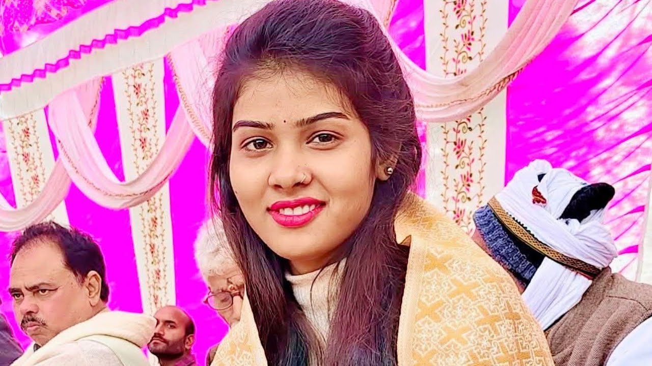 बिरहा स्टार रुचि यादव ने कल प्रयागराज में मचाया फिल्मी गाने पर अपने अंदाज धमाल 