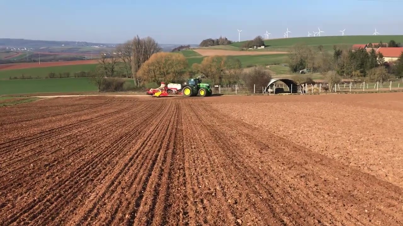 Pöttinger Aerosem VT 5000 mit John Deere 6R 250 in Rheinland Pfalz Göllheim.