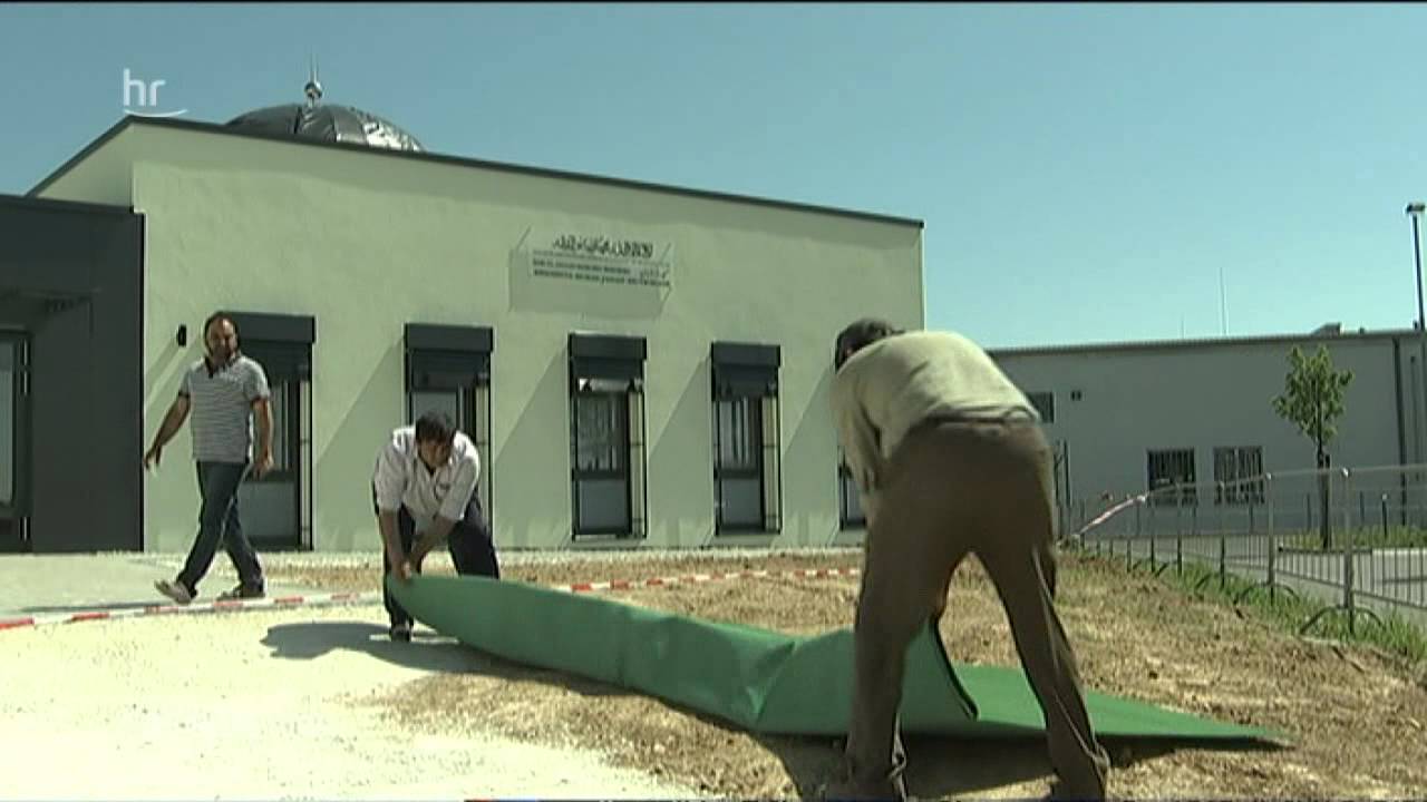 Die Ahmadiyya-Gemeinde eröffnet eine neue Moschee