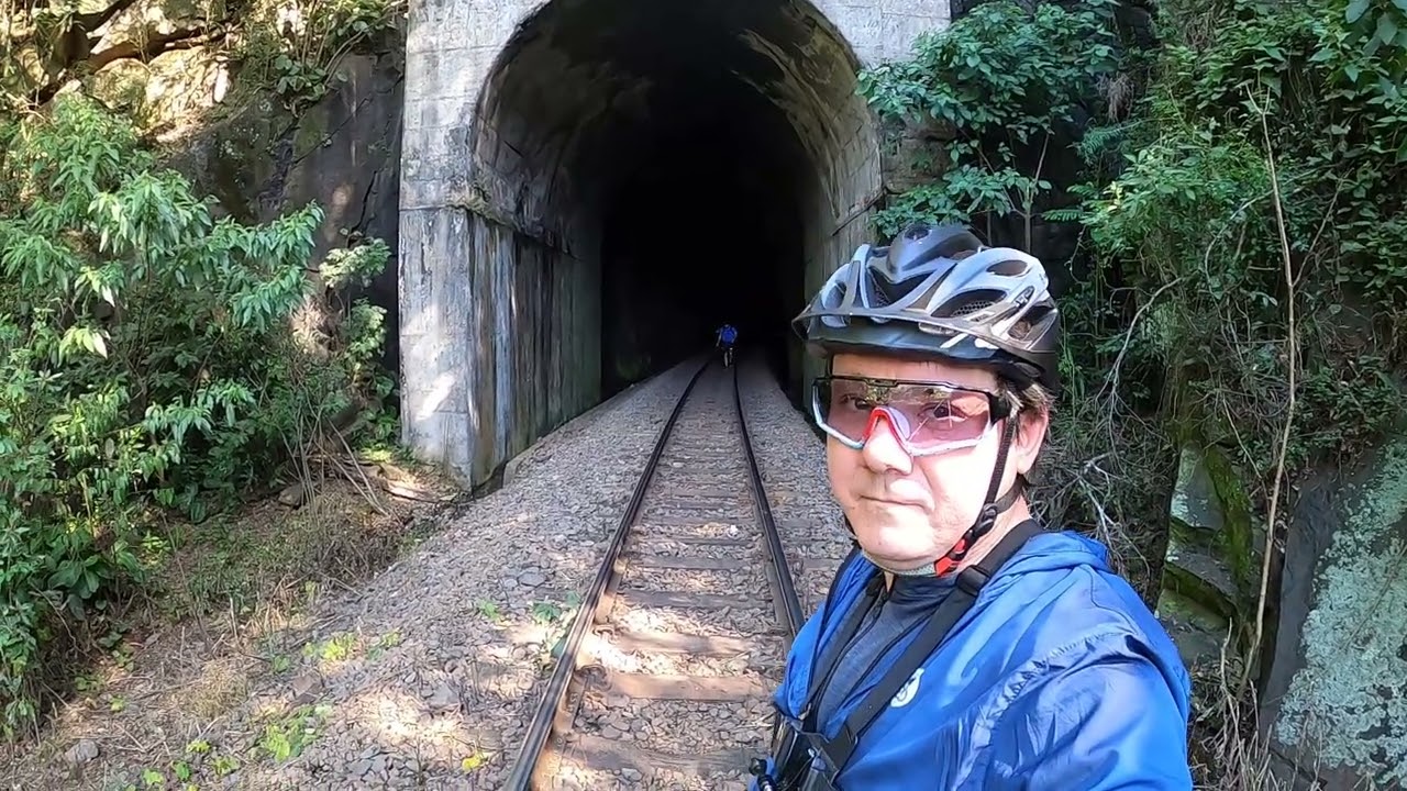 Travessia do Túnel em Leonardos - Reserva - PR