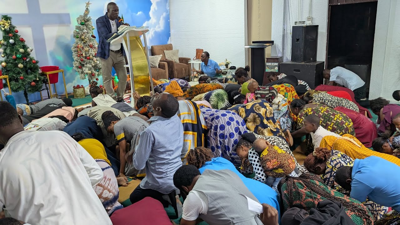Pst : IBRAHIM KAJUNA _ VAZI (MKESHA WA MWAKA MPYA )