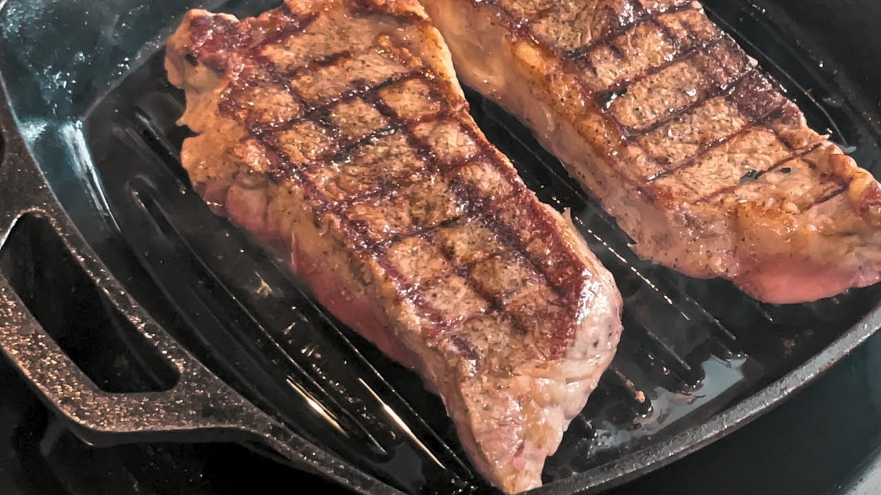 How to cook STEAK in a Cast Iron grill pan | #Stovetop #GrillMarks