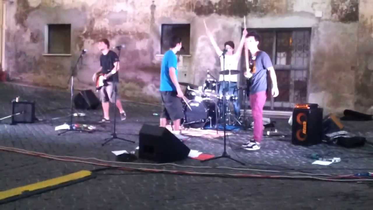 MadaFunk perform "Cosmic Slop" - Monterotondo - Roma