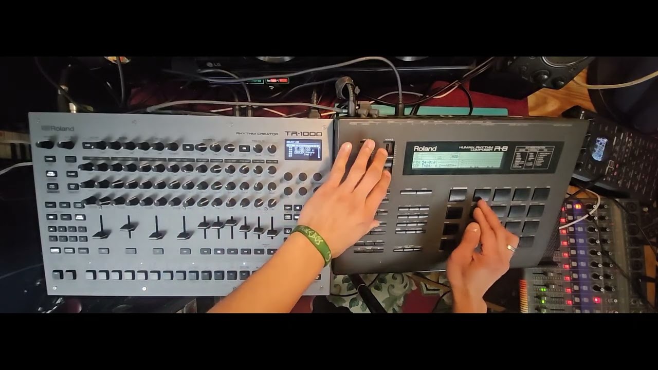 R-8 vs TR-1000 by MIDI pipe - Human Rhythm Composer - Rhythm Creator ROLAND - México - LiveSampling