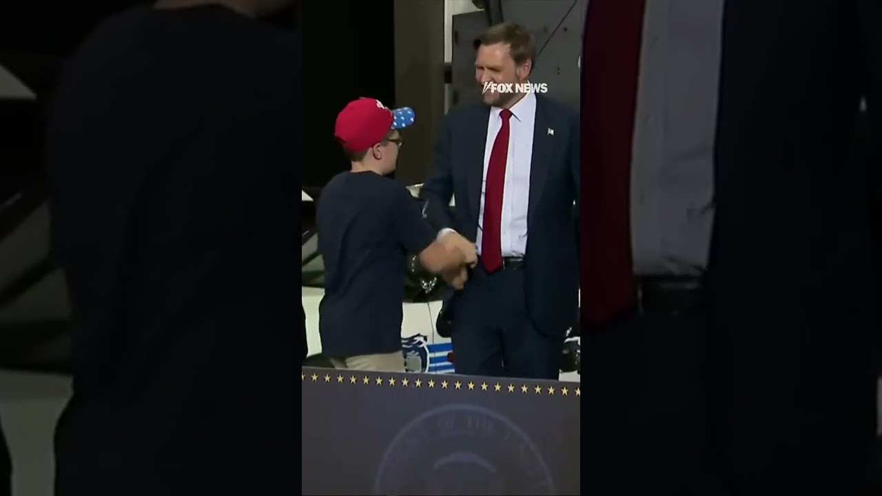 Vance takes selfie with boy in heartwarming moment #shorts #foxnews #news #politics #us