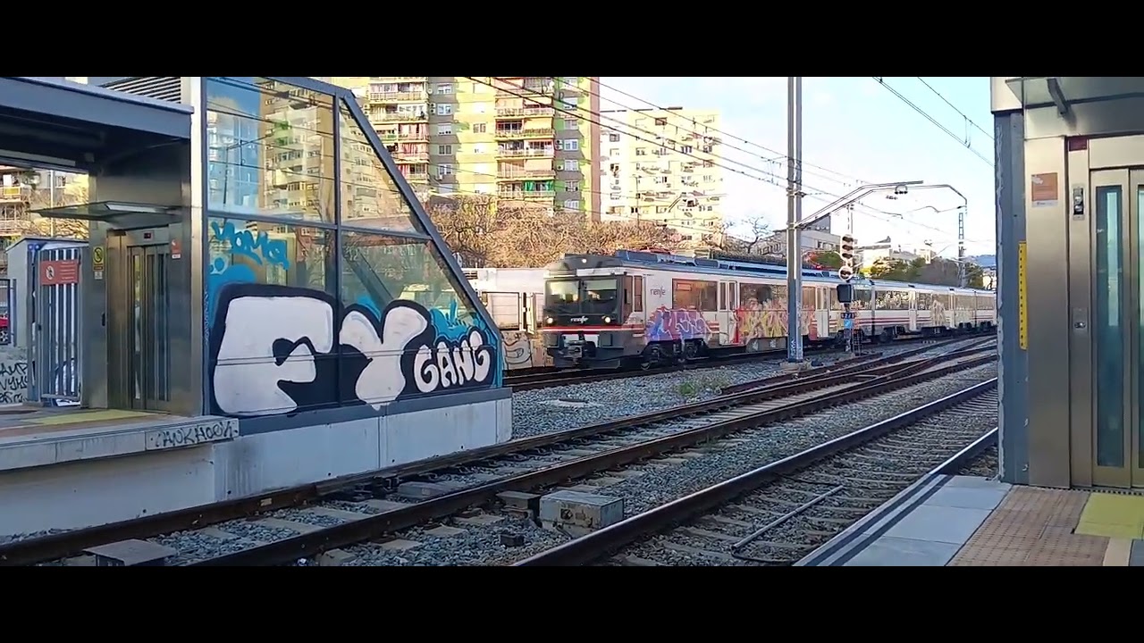 Pasando sin parada por la estación Bellvitge-Gornal S 470 R16 Tortosa 