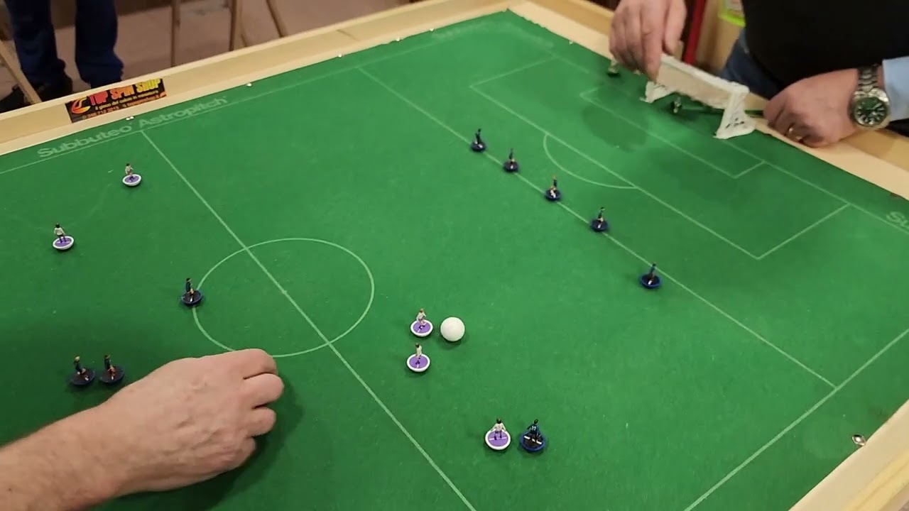 Subbuteo alcuni frangenti di una partita