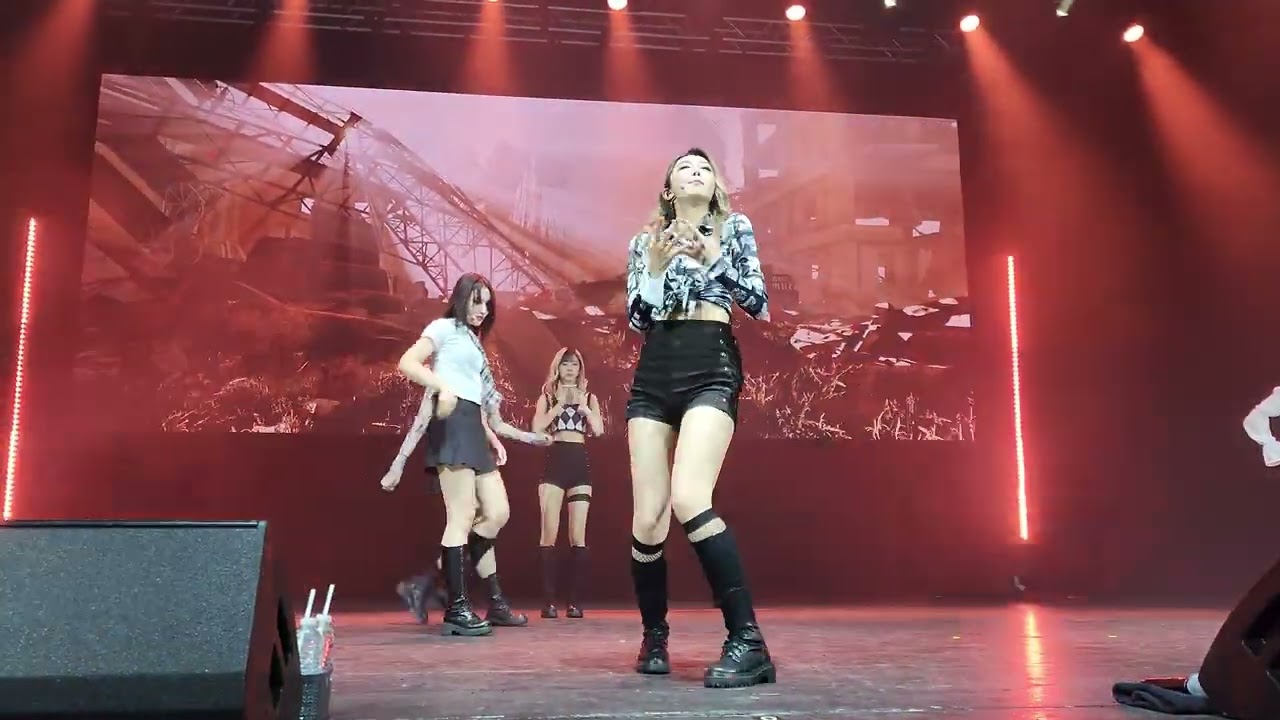 Dreamcatcher (드림캐쳐) - MAISON | 220716 | Los Angeles | [4k60fps FANCAM - Front Row] 