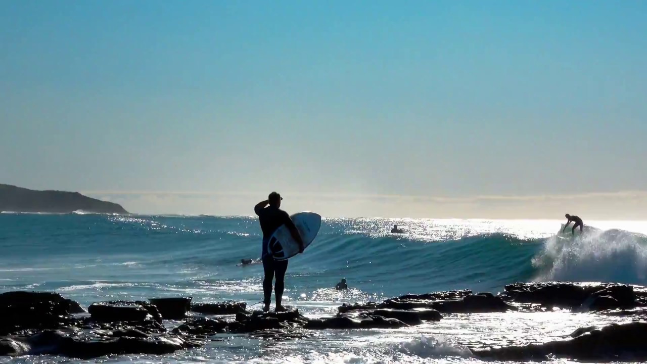Surfing Dee Why Beach, historic place to surf and enjoy the sun and sand