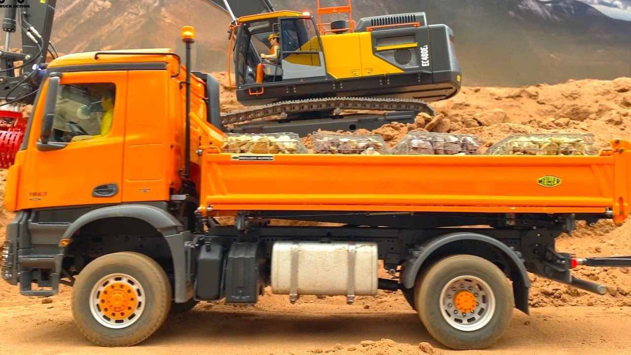COOL RC TRUCK ACTION at the Constructionworld in 4K