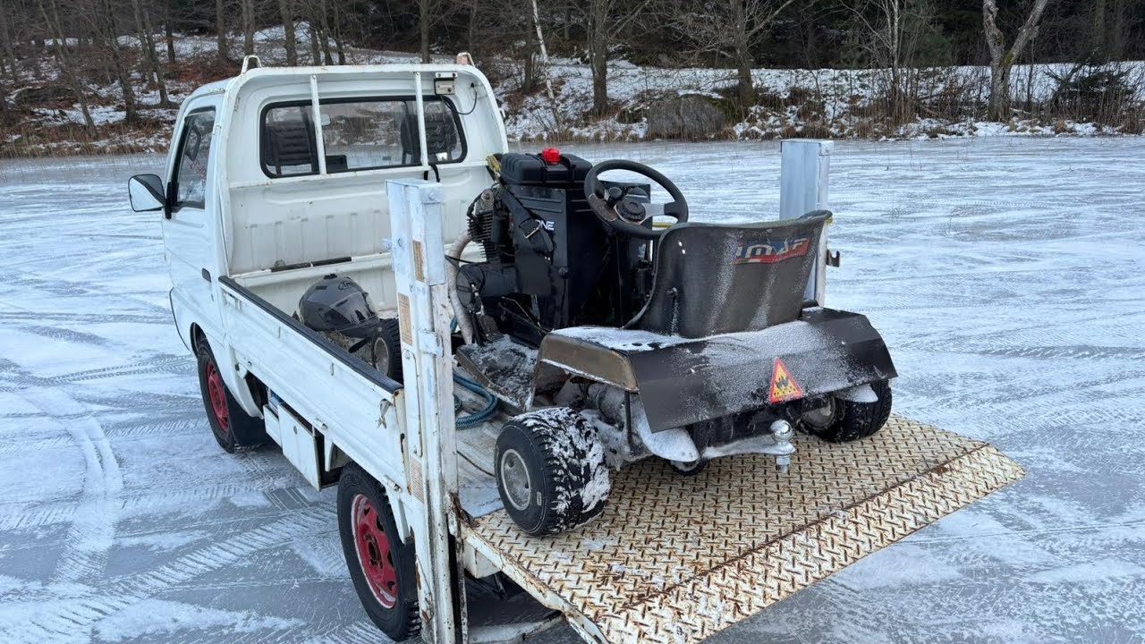 A Modded Lawn Mower and a Suzuki Carry on Ice… What Could Go Wrong? 