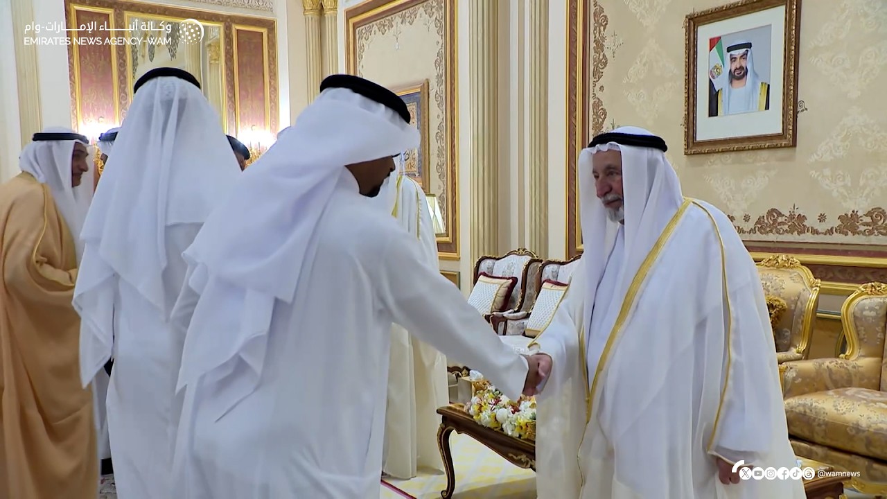 حاكم الشارقة يستقبل المهنئين بعيد الفطر السعيد