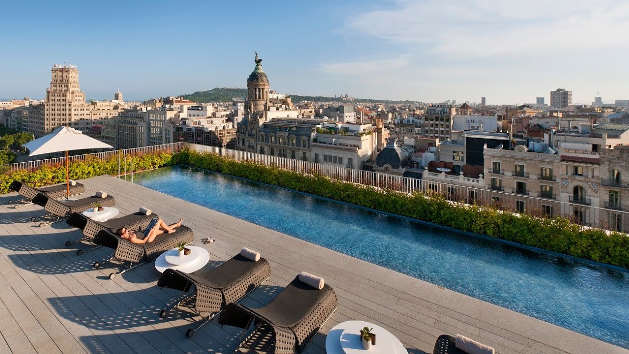 Best luxury hotel in Barcelona: Mandarin Oriental | Fabulous suite & gorgeous rooftop (full tour)