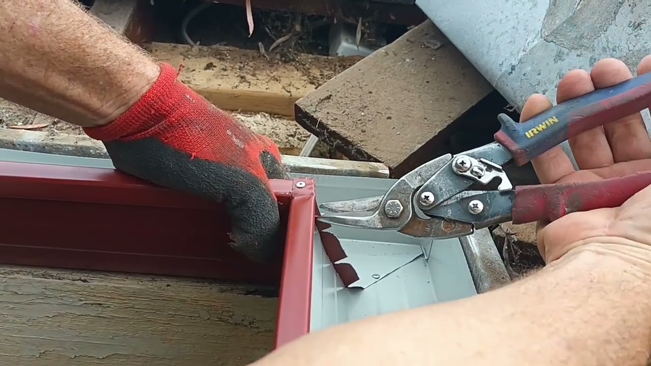 How to cut and join guttering corners