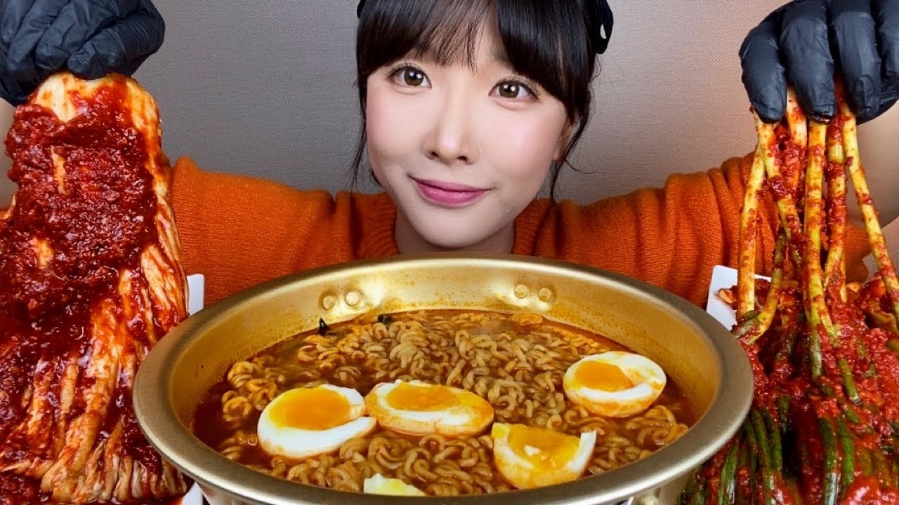 실비김치 폼 미쳤다🔥손으로 찢는 김치사운드