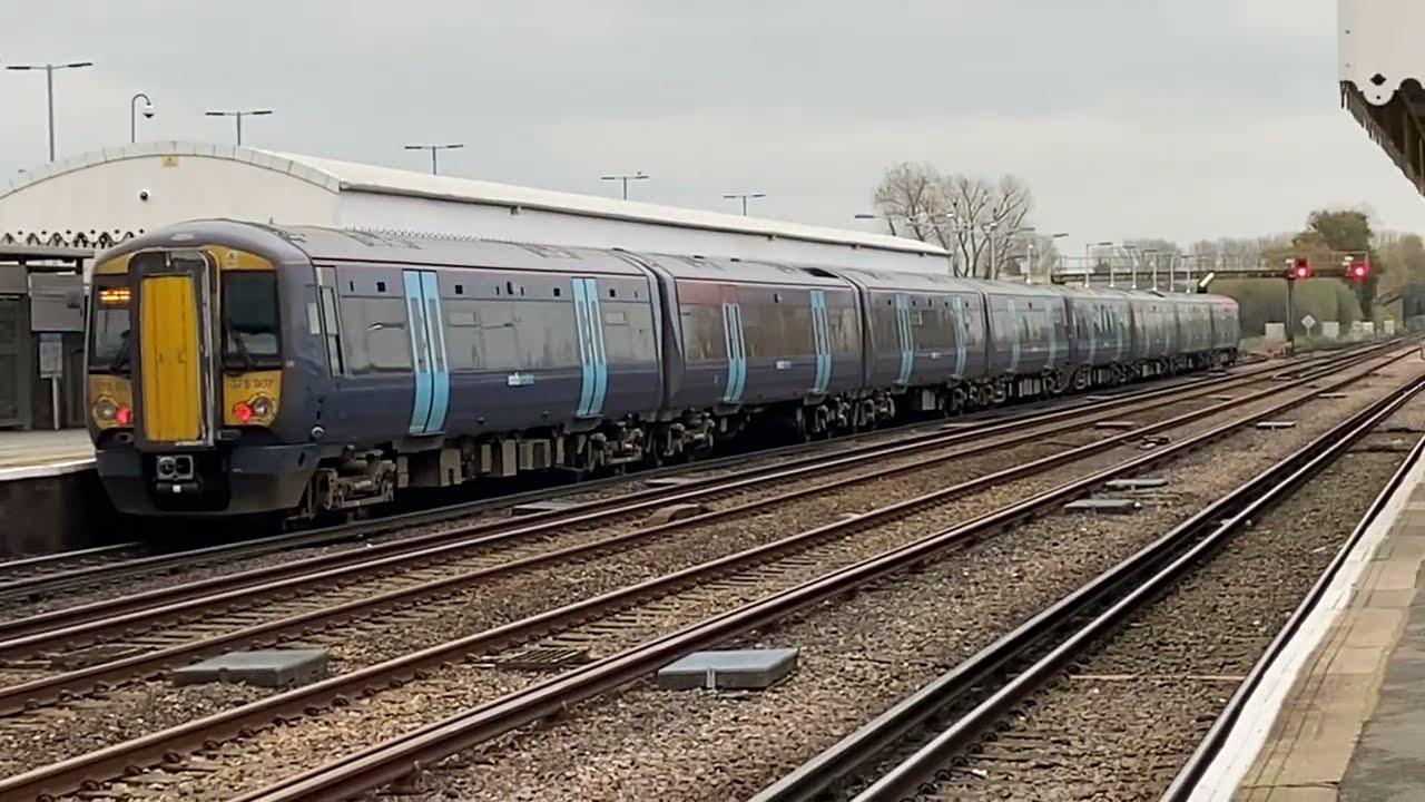 Trains at Paddock Wood