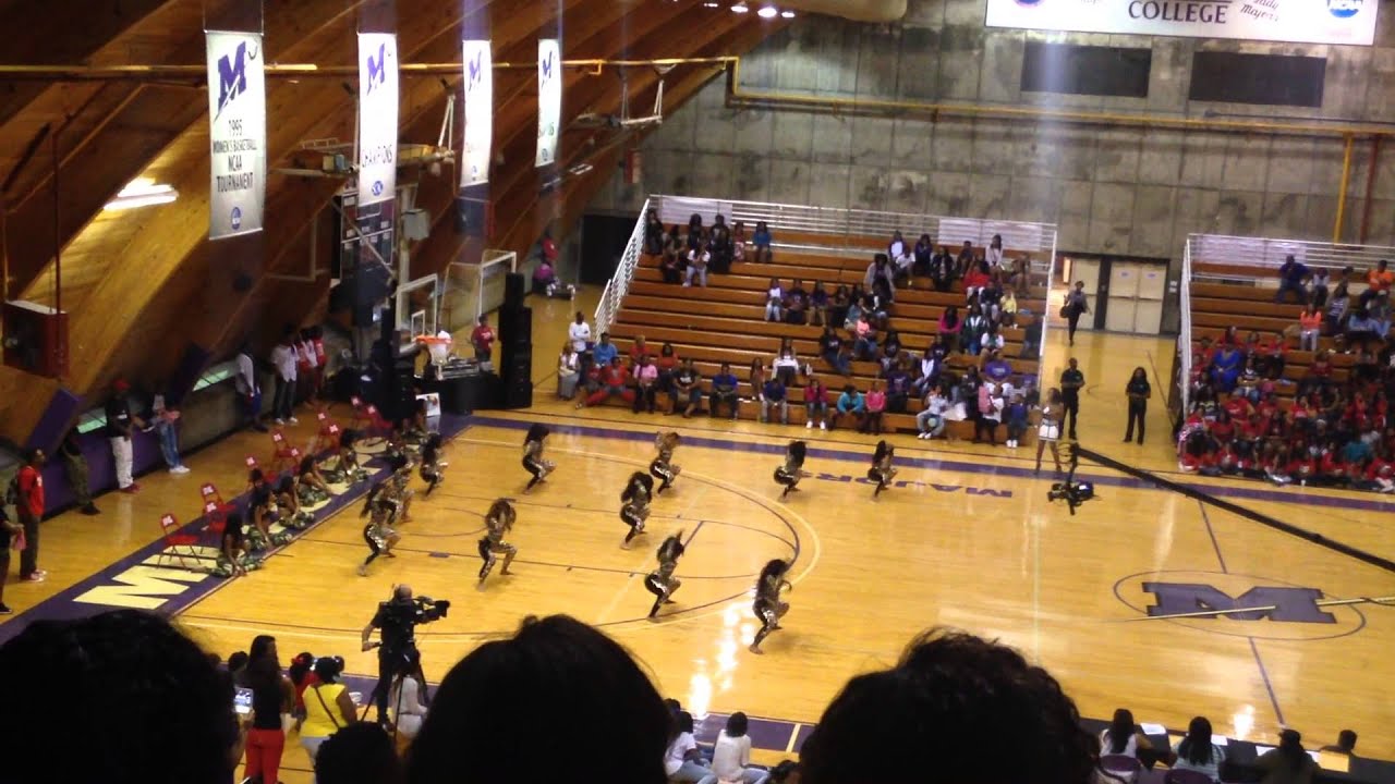 Purple Diamonds vs Dancing Dolls.