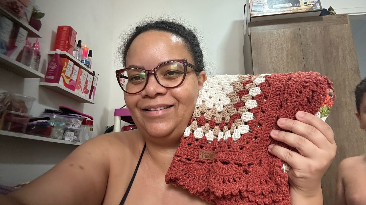Venha conferir essa passadeira linda com sobras de barbantes #crochê 