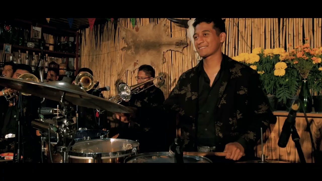 Tu Regalo / Encerrado en mi habitación~Banda La Hojita Seca