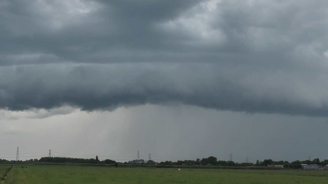 Spectaculaire Shelfcloud trekt over Zetten in Nederland tijdens stormchase! - 26 mei 2024