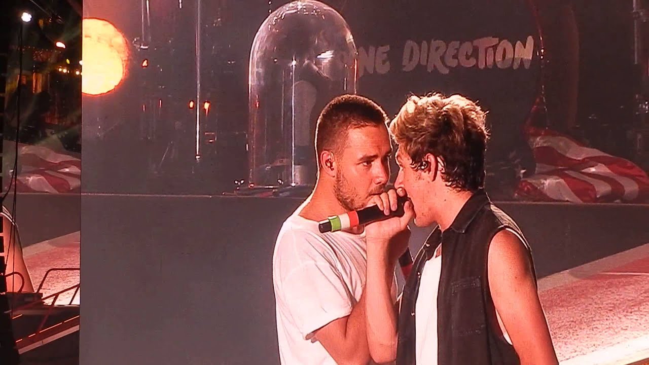 One Direction 8/4 - What Makes You Beautiful