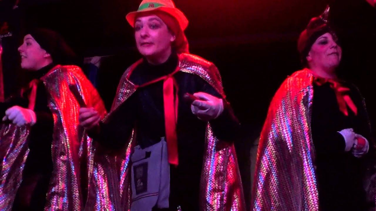 Las monstruas del Carnaval. Chirigota callejera femenina.