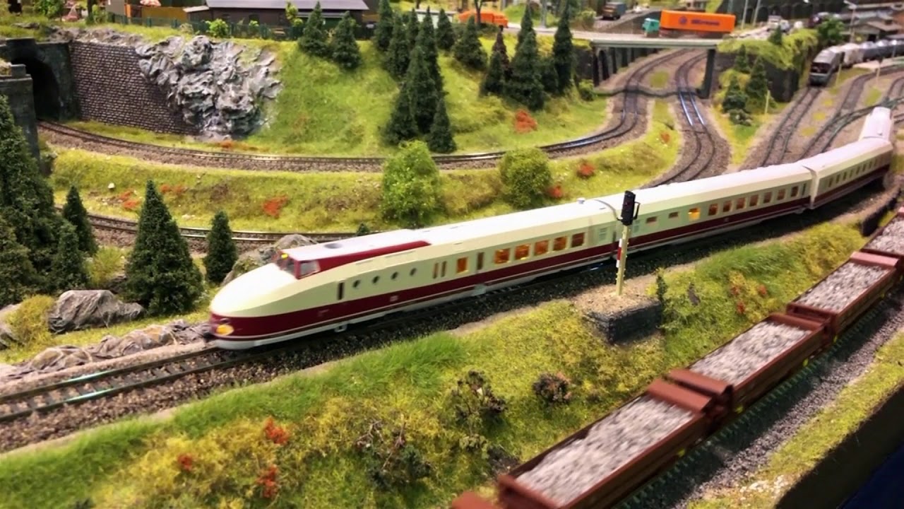 Modelleisenbahn -Spur TT mit viel Zugverkehr - Scale TT with a lot of train traffic