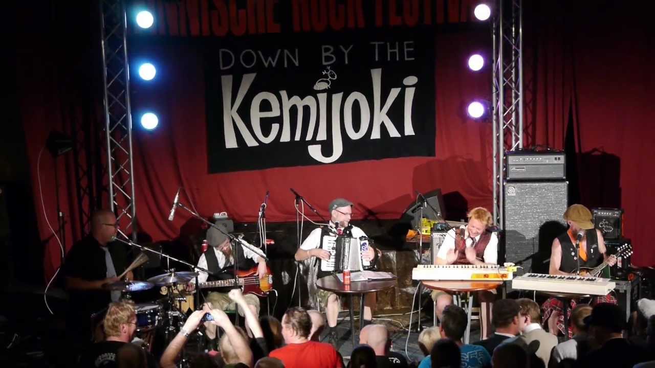 El&auml;kel&auml;iset - Humppaosasto (Live &bull; Down by the Kemijoki 2012)