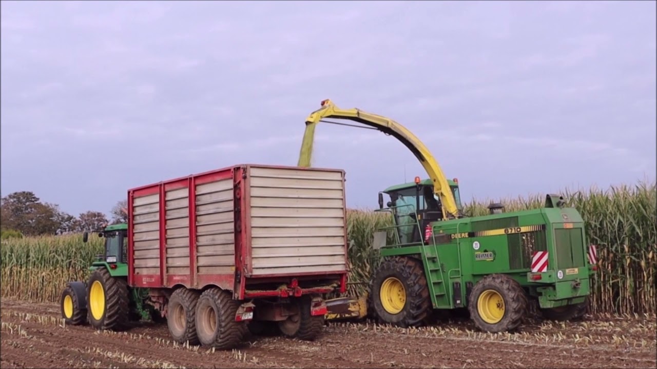 Oldtimer Traktoren beim Mais fahren, JohnDeere 6710!