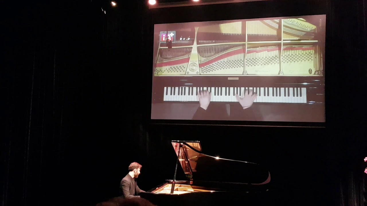 LIVE: Vassilis Varvaresos in a fragment of 