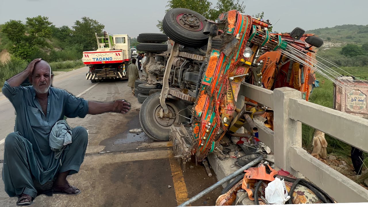 Inside the Recovery: Overturned Truck Lifting and Heavy Crane Operation Process 