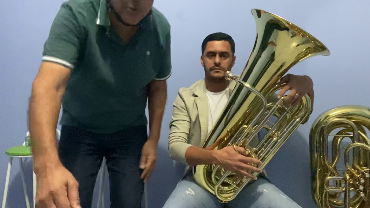 Casa das tubas Lelei testando a tuba wntu3 laqueada com afinação em m Sib