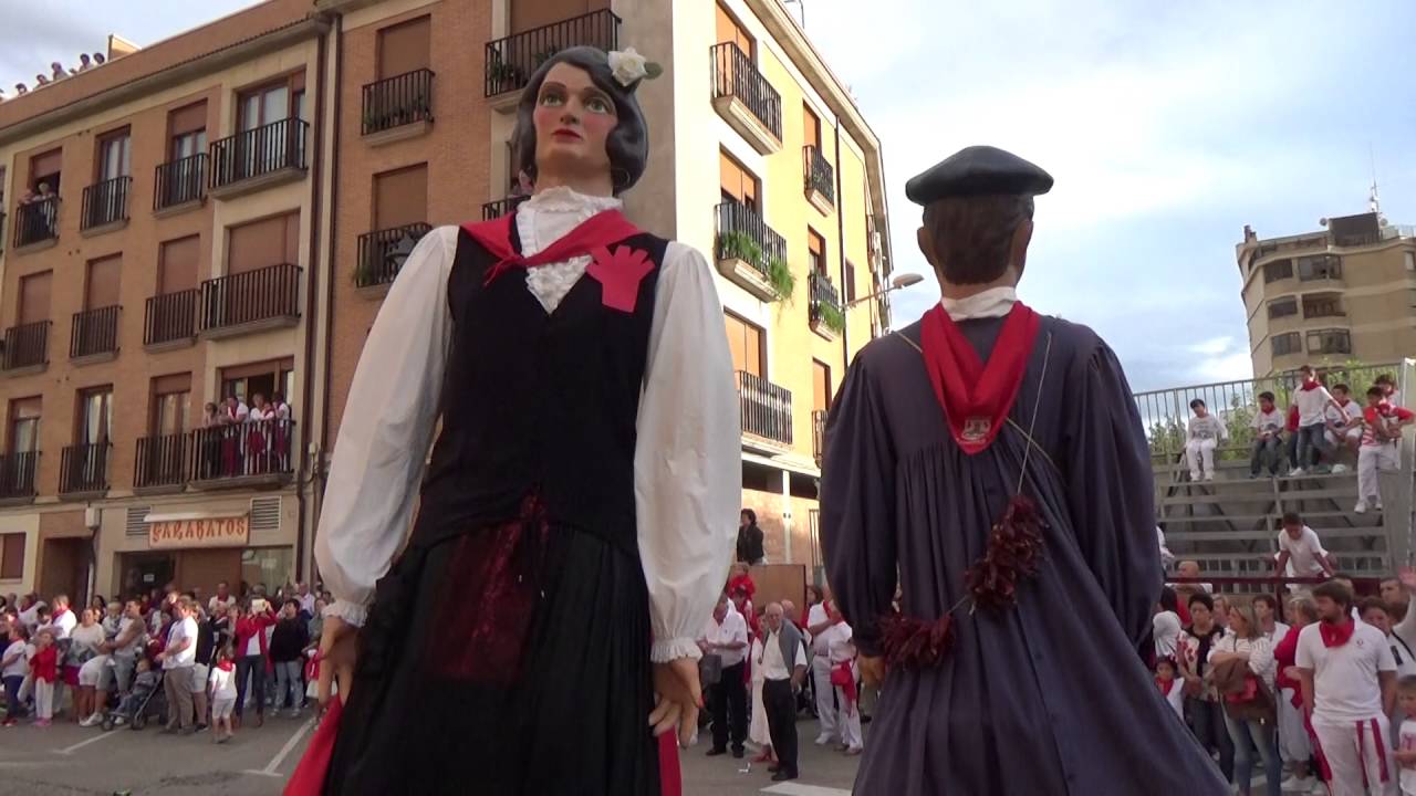 COMPARSA DE GIGANTES Y CABEZUDOS DE LODOSA-ANGUSTIAS 2016