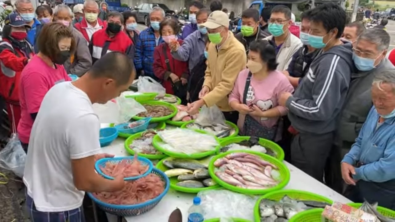 Тайваньский аукцион морепродуктов - бабушка и дедушка готовы сражаться за рыбу !