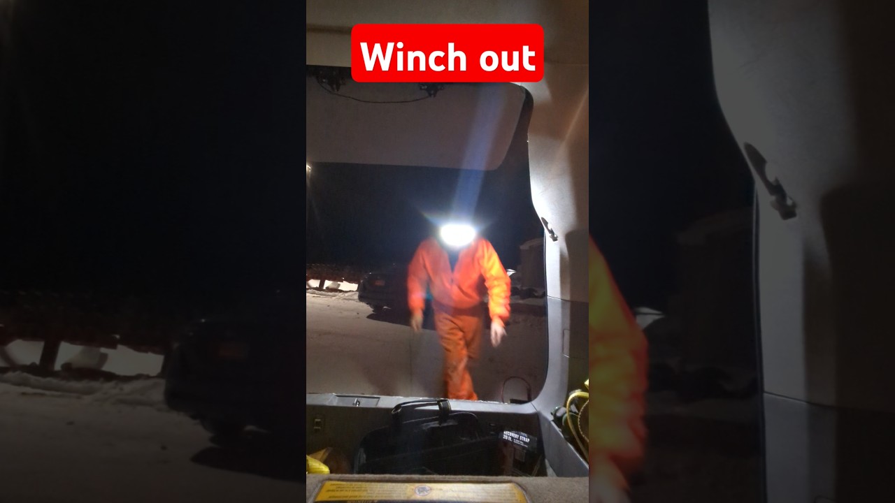 #winchout #roadsideassistance #snowstorm вытягиваю лебедкой от квадрика #offroad #бизнес #сшалюди