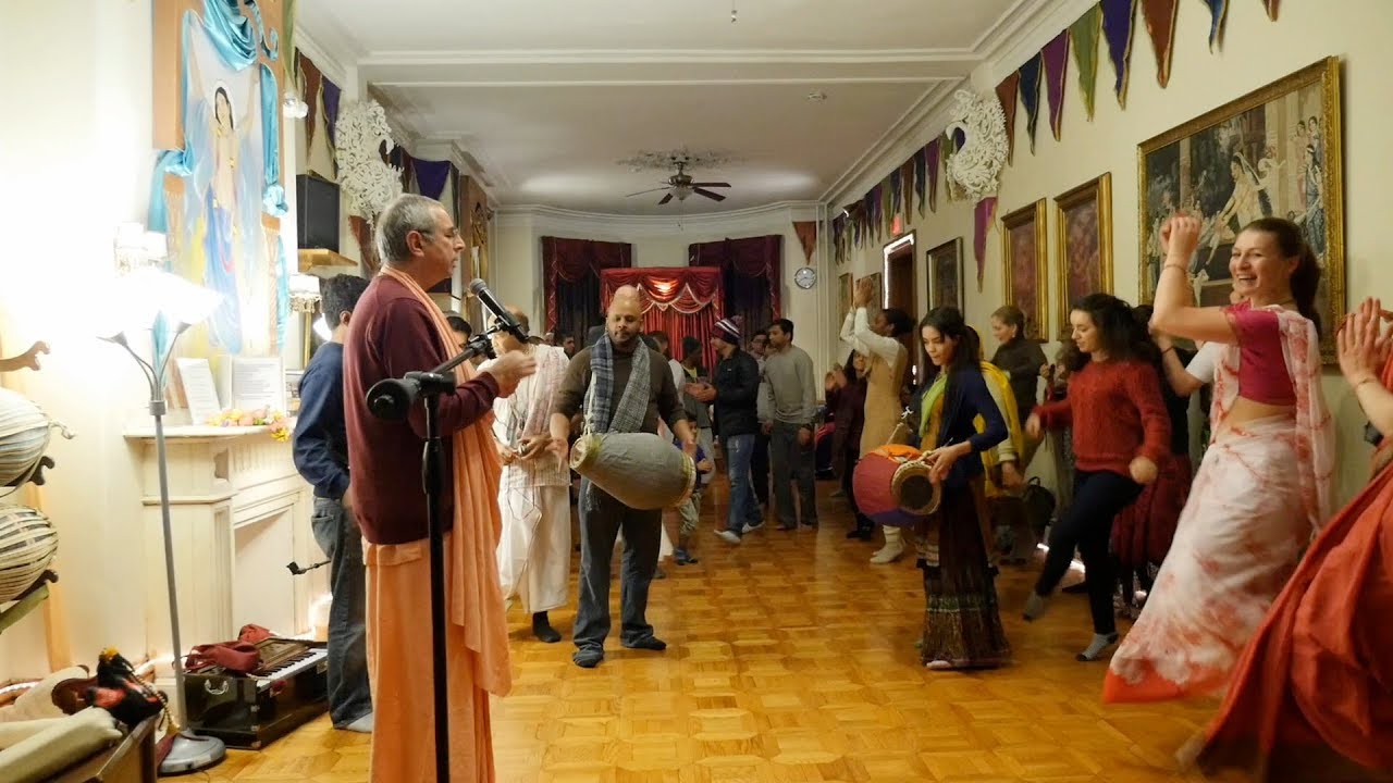 Kirtan by H.H. Dhirasanta Das Goswam & H.H. Niranjana Swami - 12/25/2017