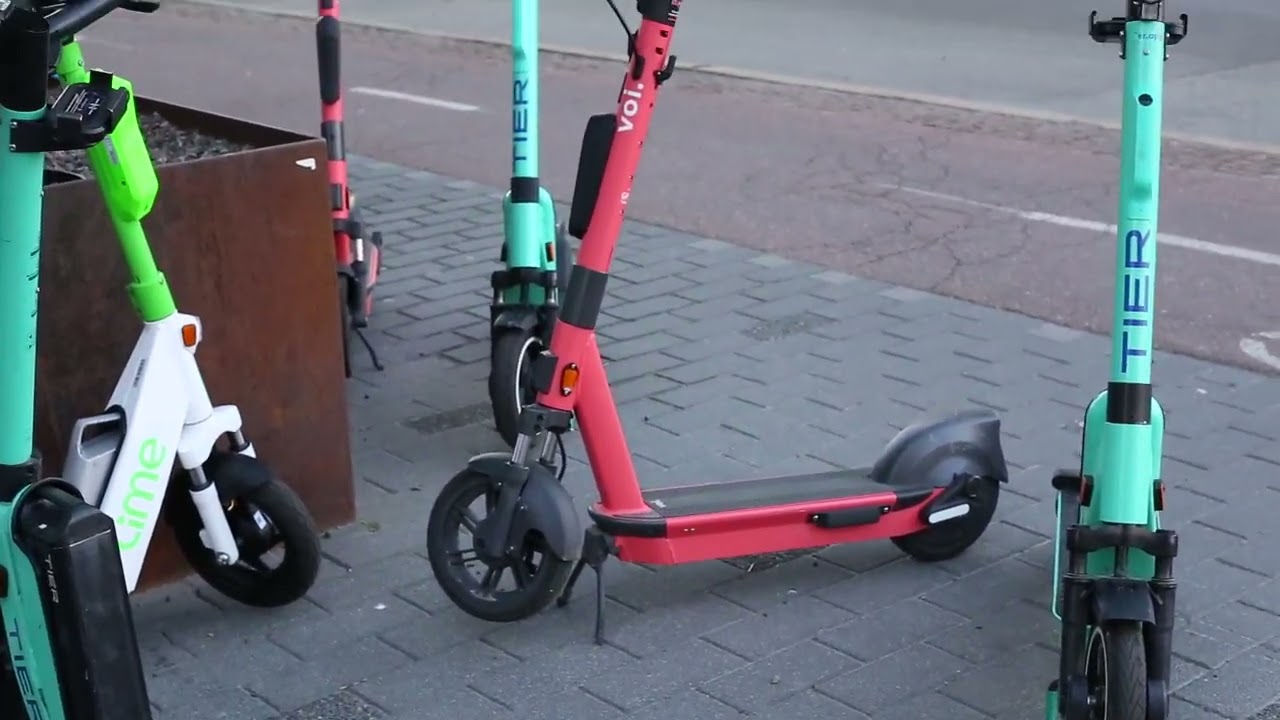 Ilpo from Finland - Renting a scooter for the first time in my life - Ryde, Tier, Voi, dott or Lime?
