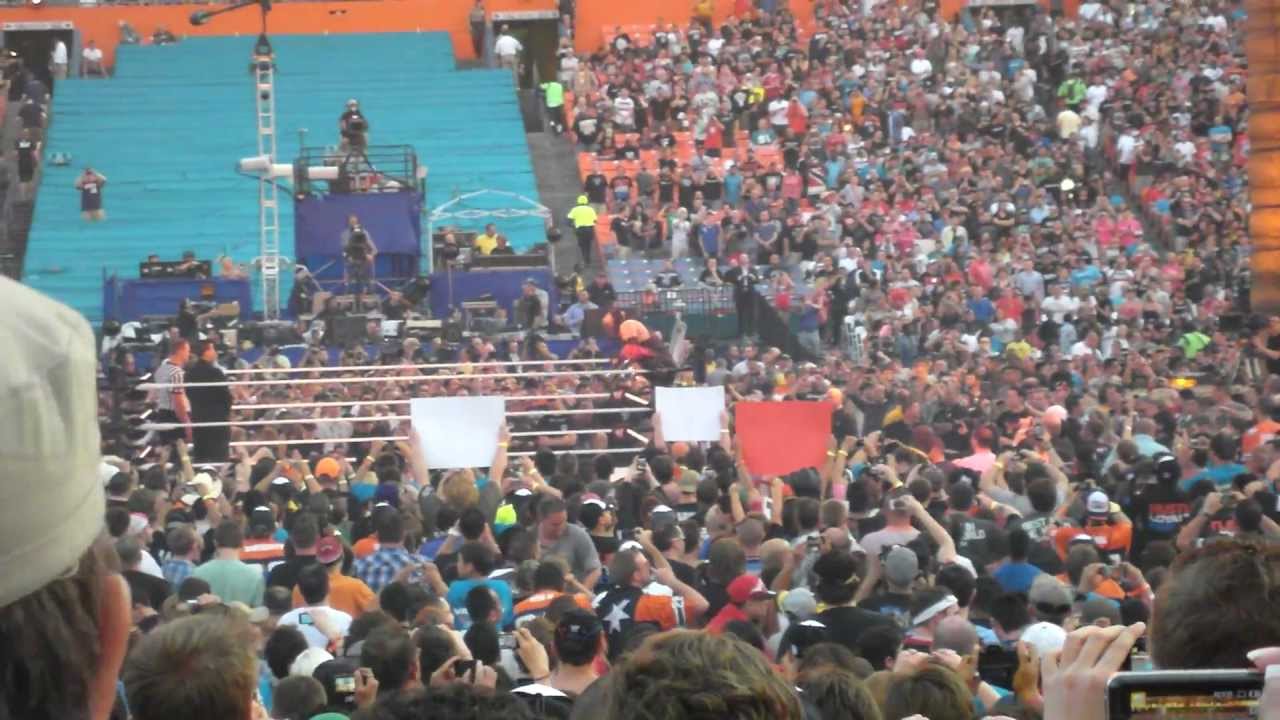 Wrestlemania 28 - Kane Entrance - 04/01/12