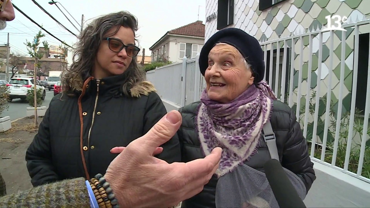 City Tour | Una señora invita a Federico y Comparini a entrar a su hogar | 13C
